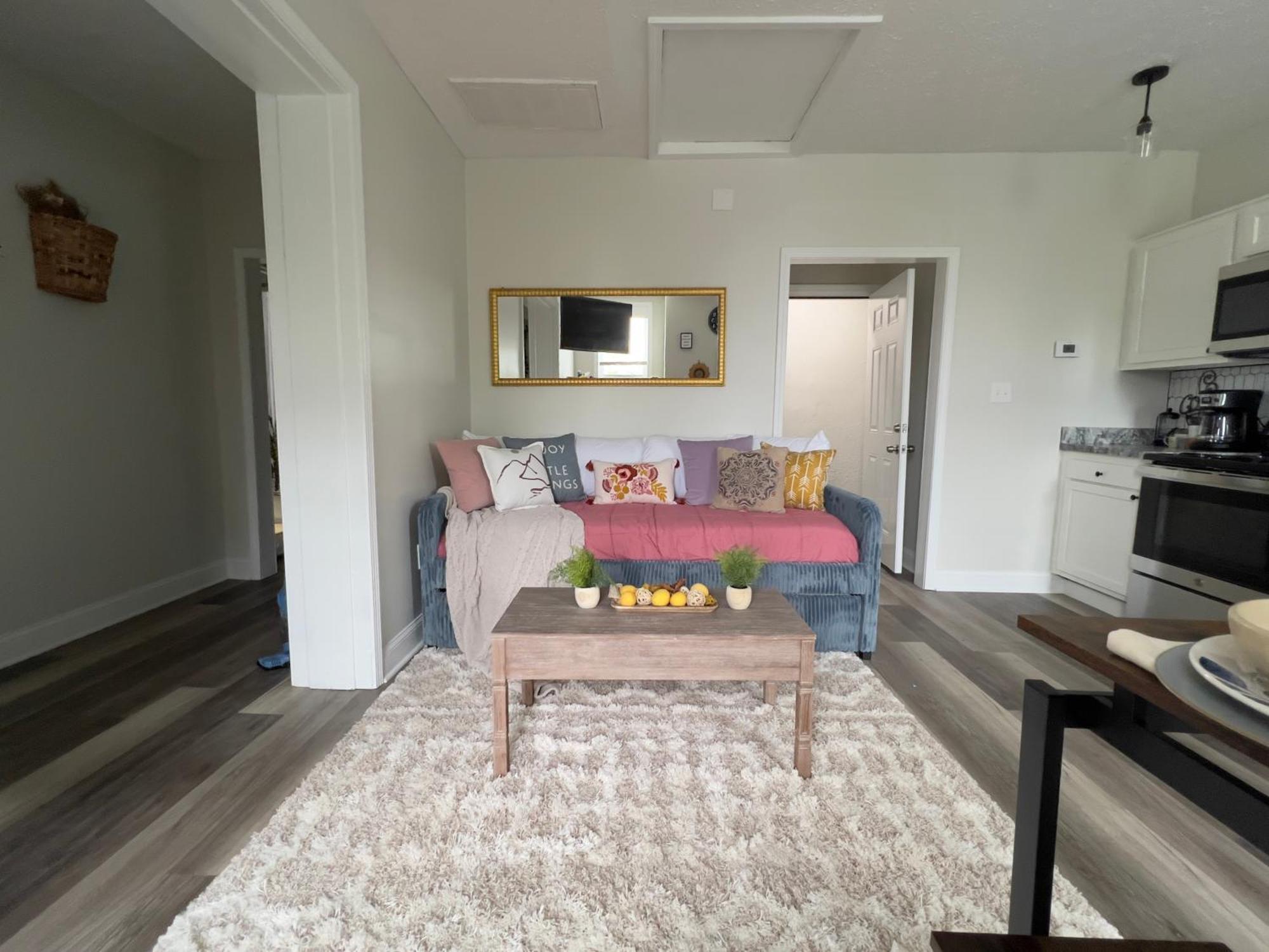 2 Lofts Downtown Louisville One Theater Room Екстер'єр фото