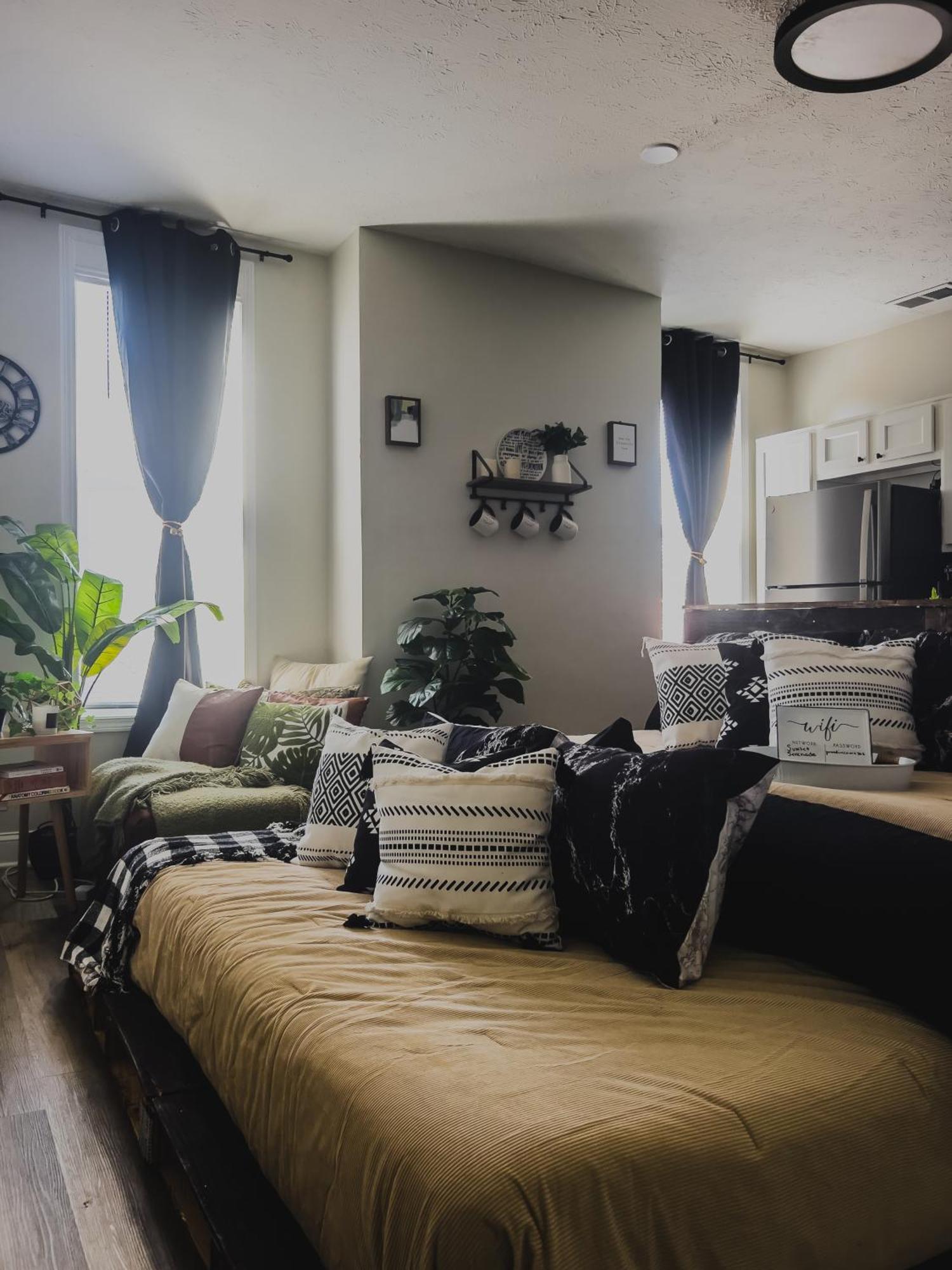2 Lofts Downtown Louisville One Theater Room Екстер'єр фото